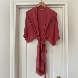 EBERJEY Elegant Pink Lace Trimmed Rose Kimono Robe Small